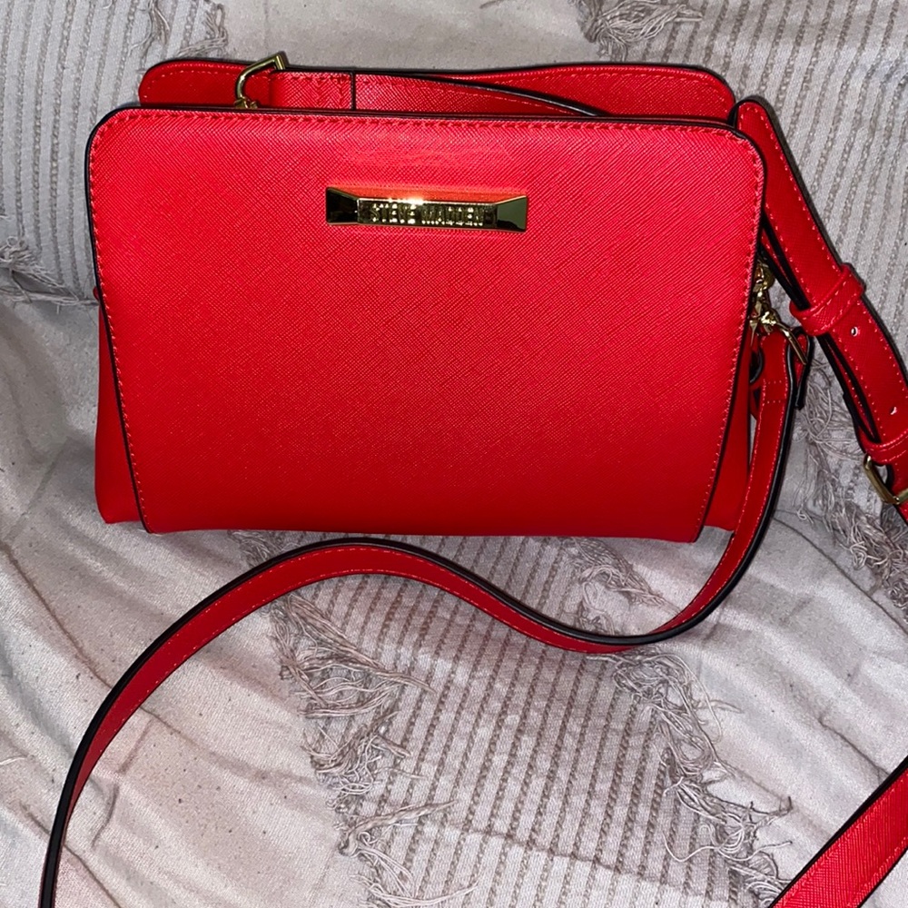 NEW AND NEVER USED STEVE MADDEN, RED CROSS BODY